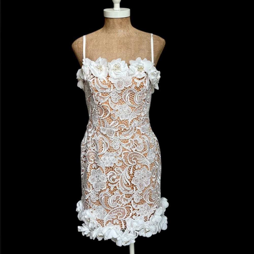 HELSI Women's White Quinn Lace Mini Dress Size SMALL - Picture 3 of 15